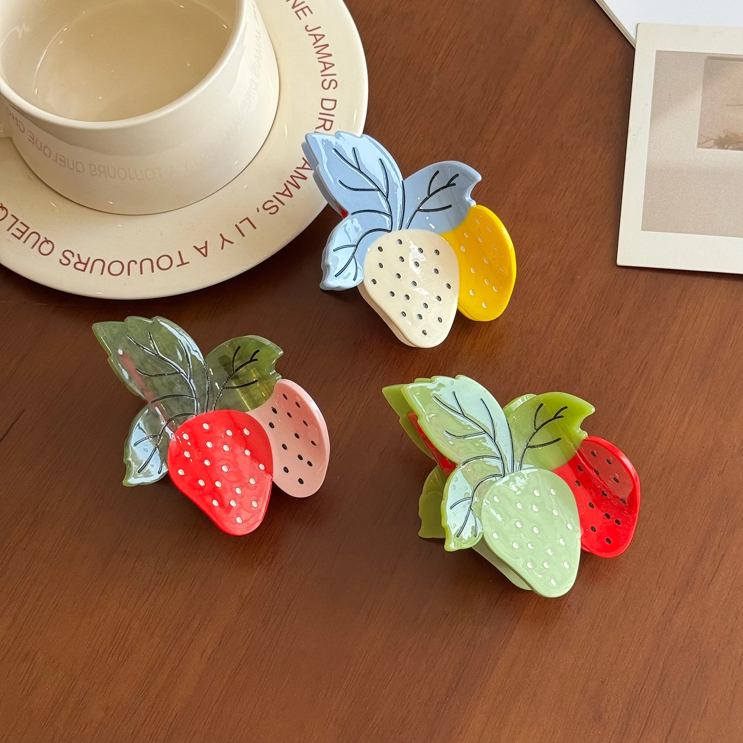 

Dowell Cartoon Strawberry Acetic Acid Hair Clip, Cute Color-blocking Grab Hair Accessory
