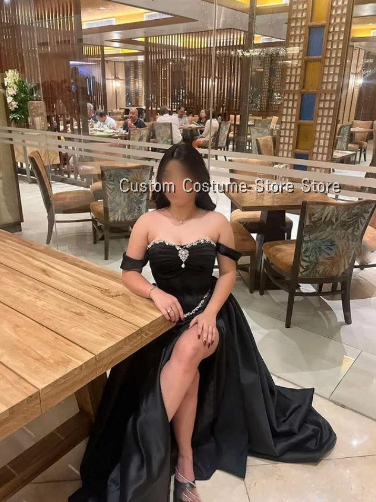 Maßgeschneidertes wunderschönes Abendkleid mit schwarzen Strasssteinen 2025, neue bodenlange Abendkleider mit Etui-Taille und A-Linie und Schlitz