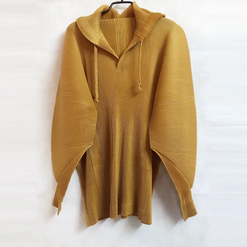 

Miyake Folded Cap and Guard Clothes, Pleated Top Available for Men and Women, Spring and Summer