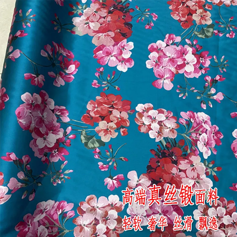 Tessuto Cheongsam per camicia con gonna stampata a fiori e piante in raso elasticizzato di seta da 19 momme