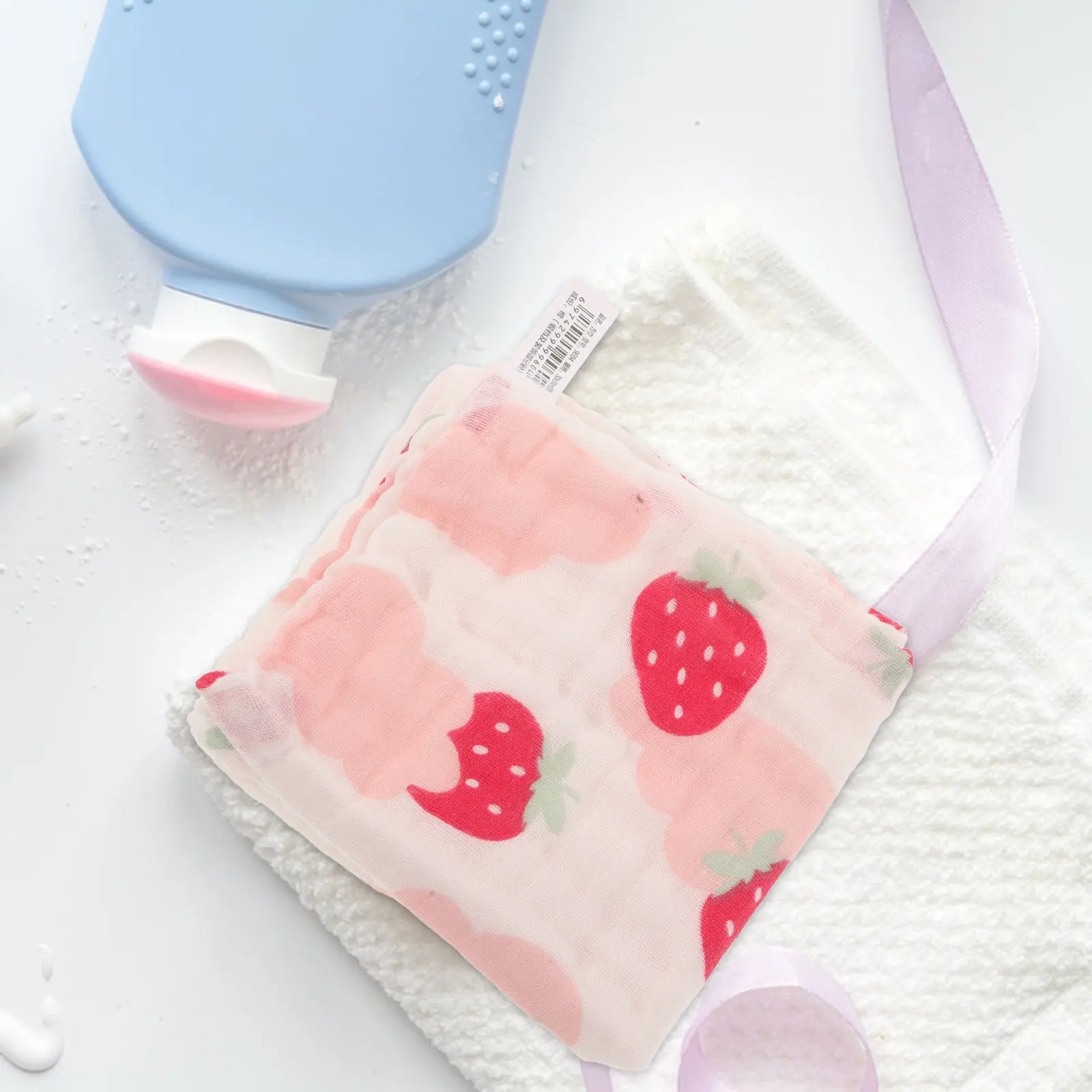 

Муслиновые слюнявчики-банданы для новорожденных с клубничным принтом, 30x30 см, мягкие, шестислойные, из хлопковой марли, для прорезывания зубов и кормления