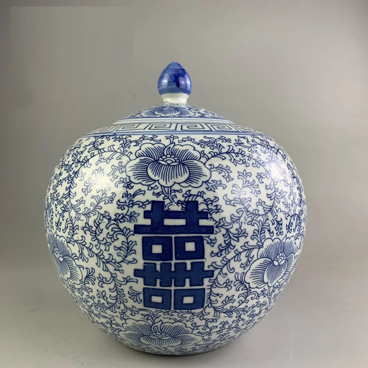 

Blue And White With The Happy Character Round Jar Tea Jar Storage Jar Antique Ornaments Collection