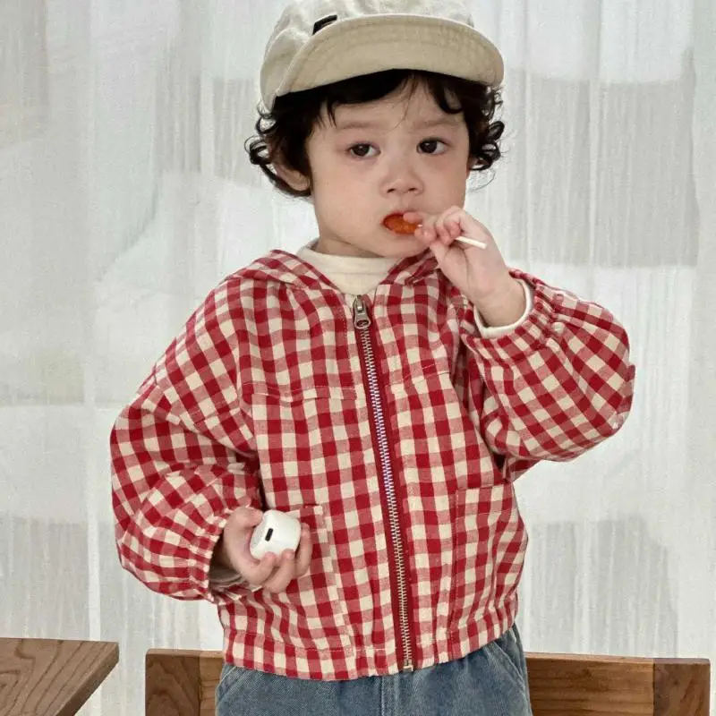 

Новинка осени 2024, детское клетчатое пальто с длинными рукавами, милая повседневная куртка для мальчиков и девочек, детские топы с капюшоном, модная детская одежда