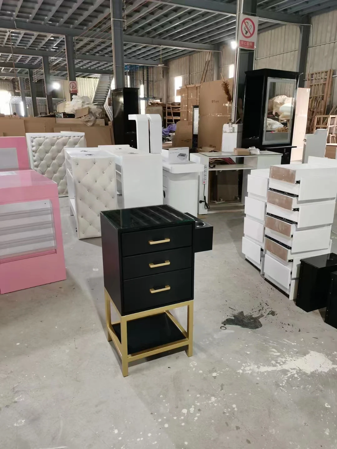 2022 Latest High Quality High Gloss Black Barber Cabinet Salon Trolley Storage Cabinet 10 Years Warranty