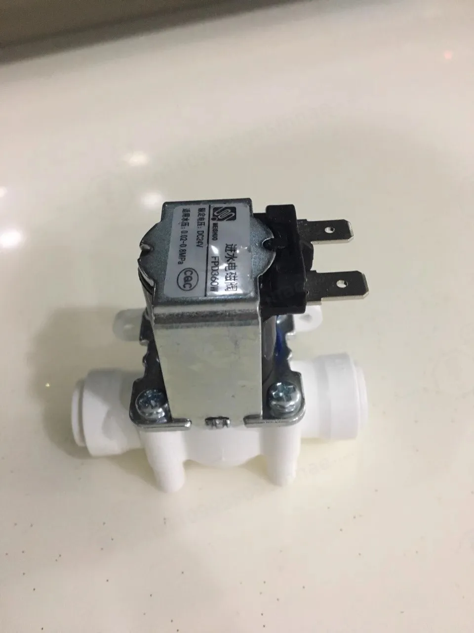 صمام لولبي 24V Water Solenoid Valve Copper Coil Plastic Water Control Switch 1/4\ الهواء المضغوط — تفصيل 1