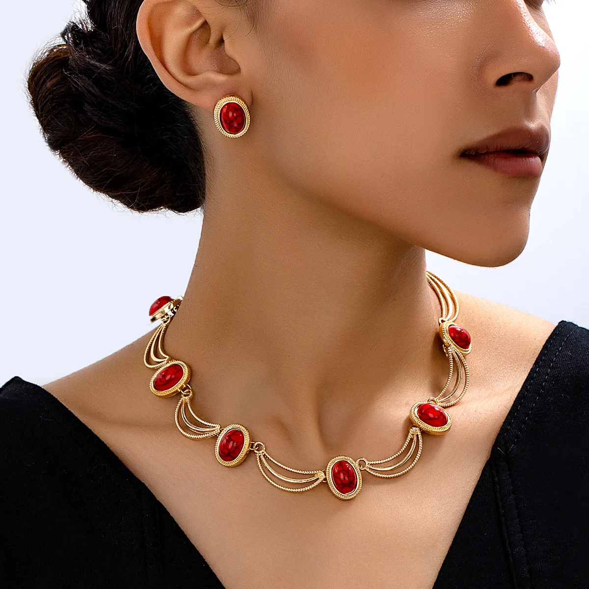 French Retro Palace Style Women's Earrings and Necklace Set Gemstone Design High-end Clavicle Chain