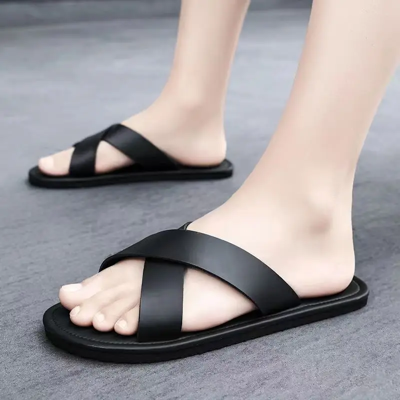 

2023 New Men's Summer Leather Large Size One Word Casual Slippers Soft Bottom Non Slip Home Casual Slipper Outdoor Beach Slipper