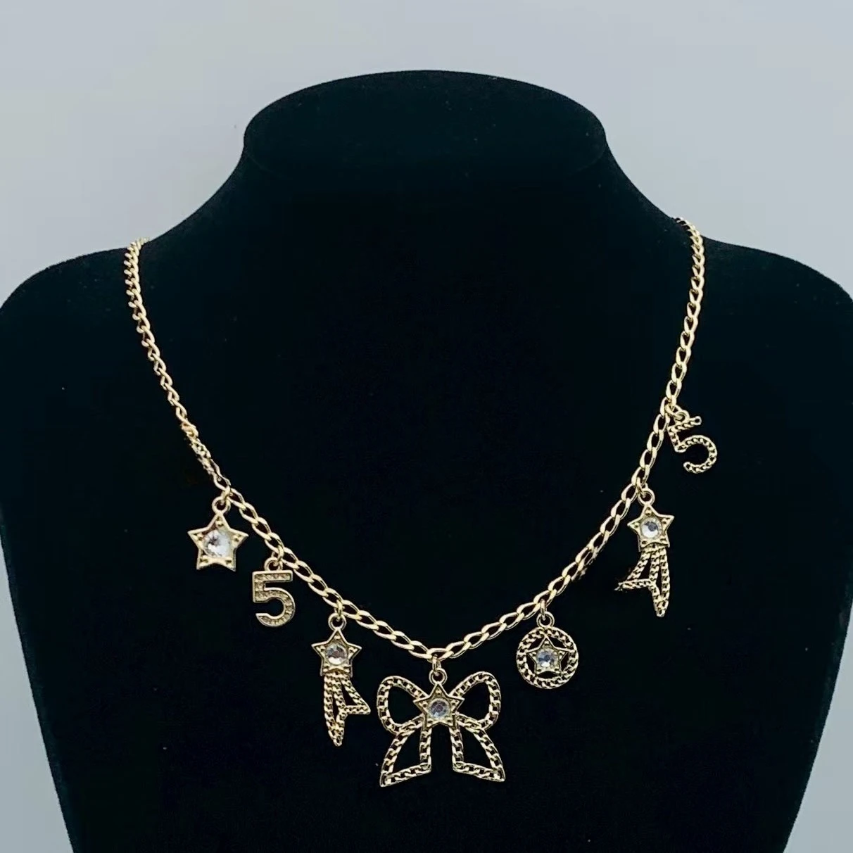 

Умное ожерелье 2025 года, скользящий полный комплект, полые дизайнерские серьги, легкая роскошная мода для женщин