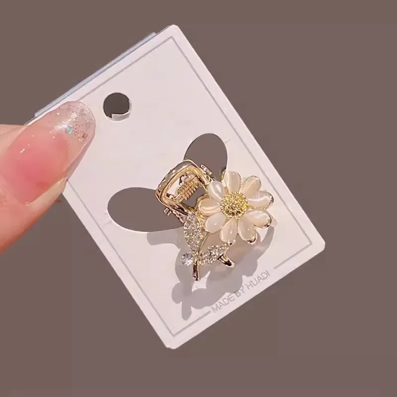 New Fashionable Aesthetic Small Hair Claw Flower Clips Female Trendy Summer Accessories Alloy Rhinestone Headdress