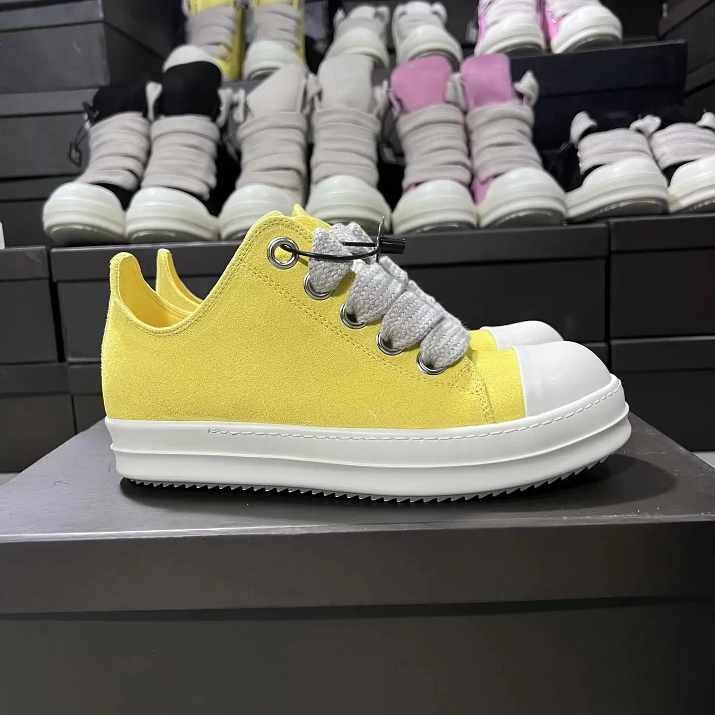 

R-o Top High Quality Bright Yellow Cow Suede Casual Shoes Men Low-top Leather Sneakers Women Fashion Thick Shoelaces Men Sneaker
