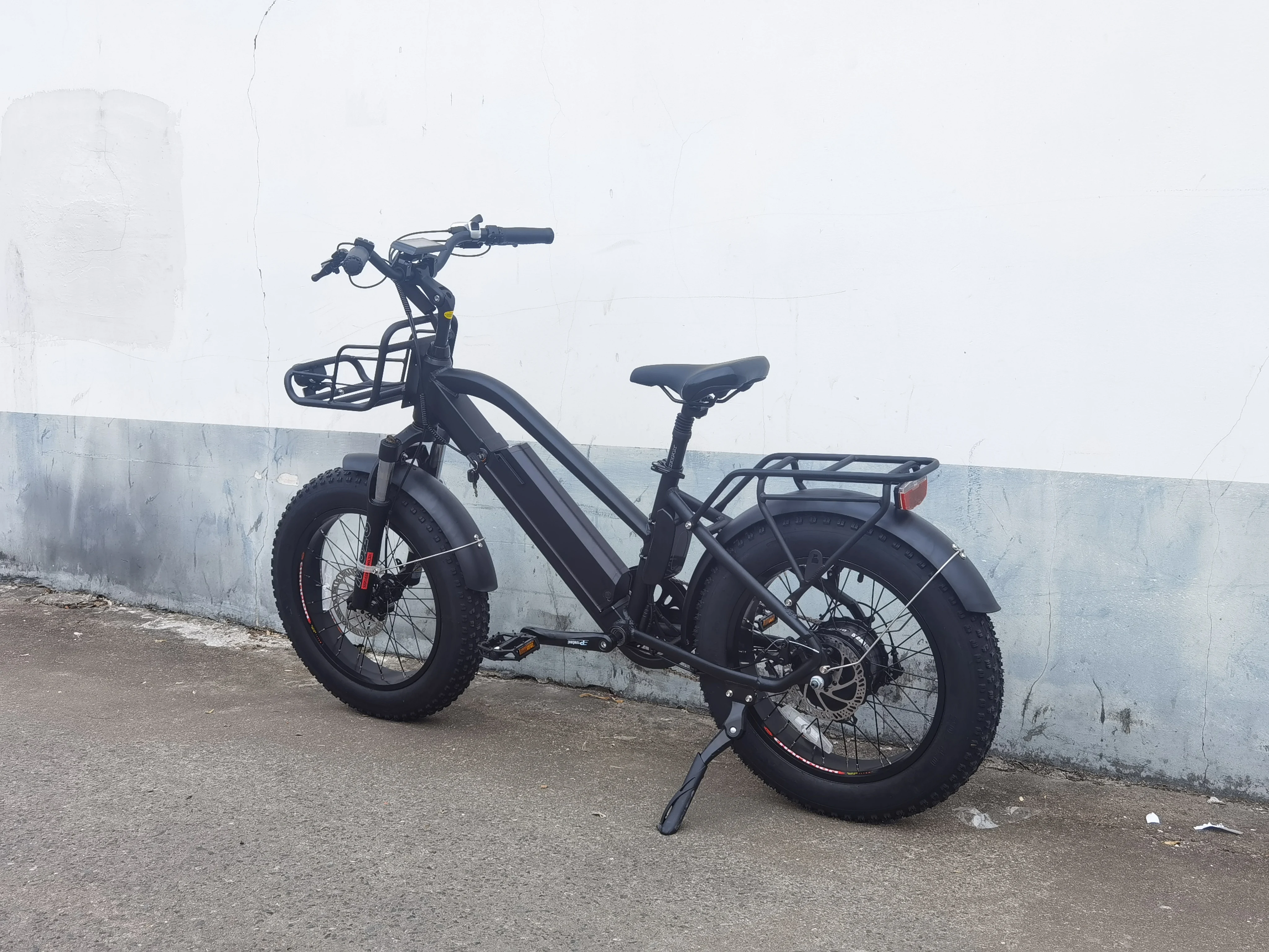 

Fat Tire Electric Bicycle Aluminum Alloy Frame 48V 750W Bafang Rear Hub Motor Mechanical Disc Brakes