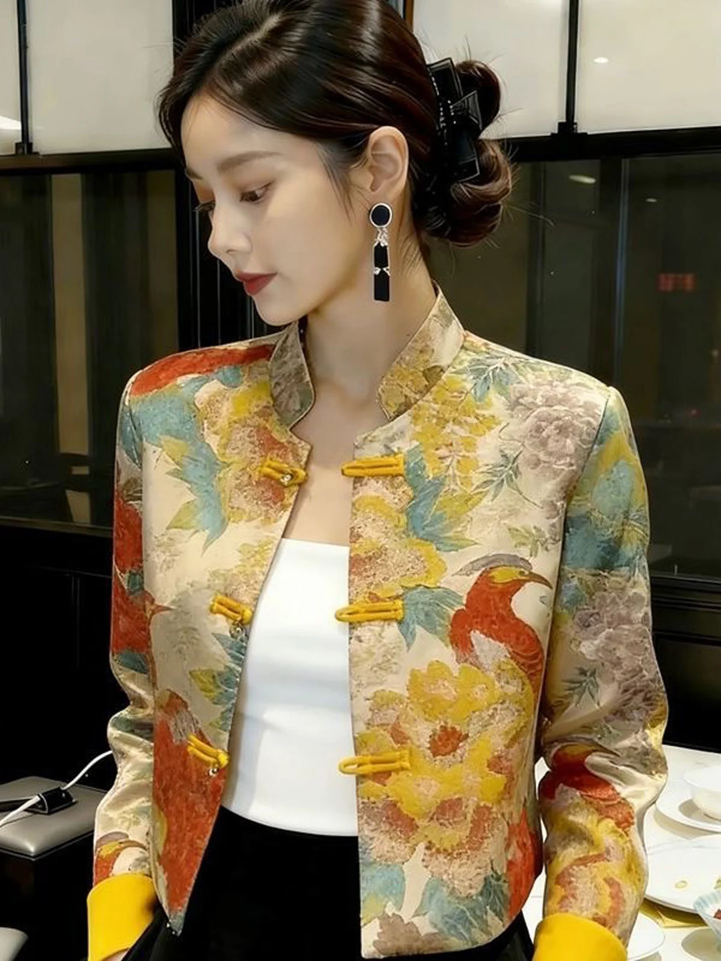 New Chinese Style Short Jacket Women's Fashion High-End Sensation Stand Collar Button Floral Patterned Top for Autumn 2026