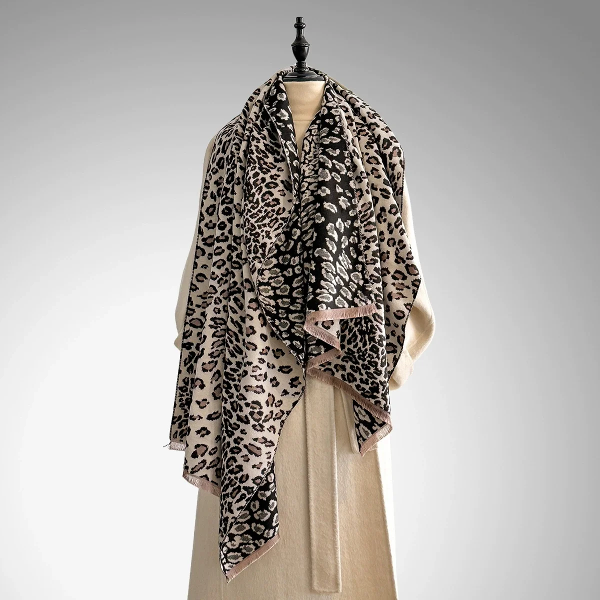 

Женский роскошный утолщенный зимний шарф 2025 года — двусторонний леопардовый принт, искусственный кашемир, жаккардовая шерстяная накидка из пашмины