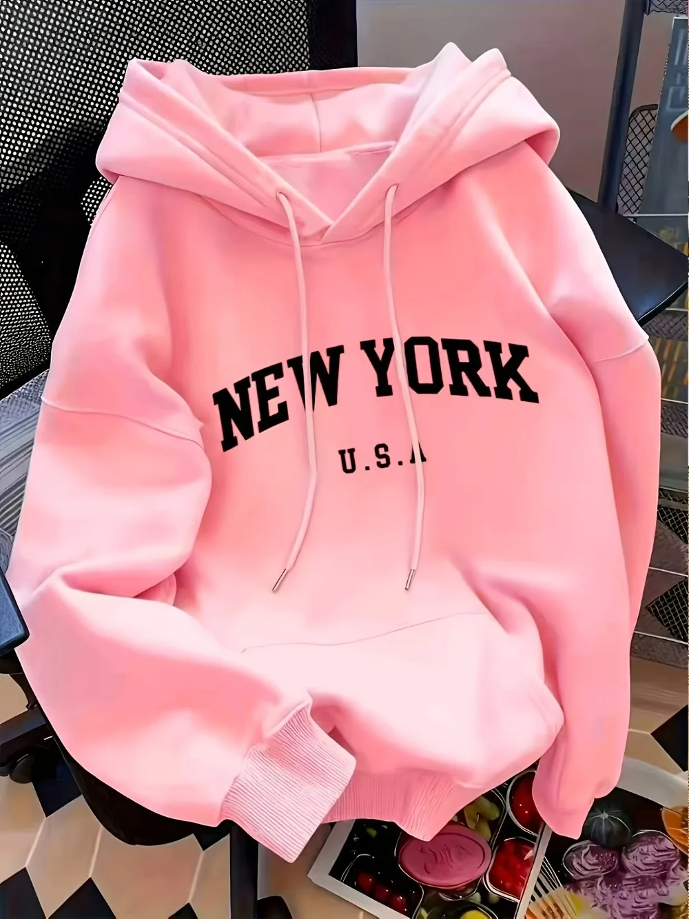 Neue Herbst- und Winterserie: Buchstabenbedruckter, locker geschnittener Hoodie für Abschlussfeier, Schulanfang und Lehrerkleidung – Detail 2
