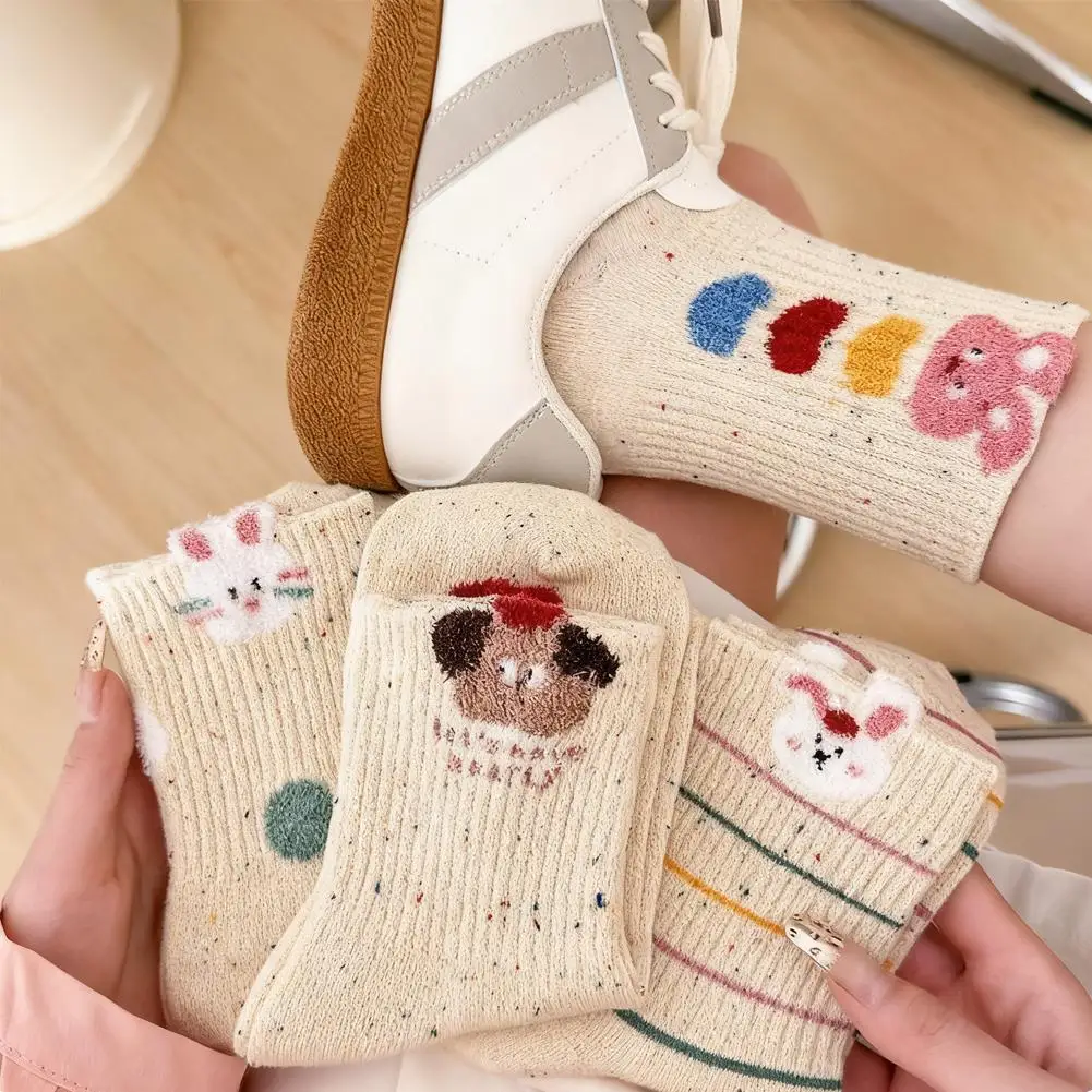 غزل أفخم ثلاثية الأبعاد أرنب صغير مطرز جوارب مطبوعة المرأة شريط لطيف الكرتون الأوسط جوارب أنبوبية مريحة ومتعددة الاستخدامات