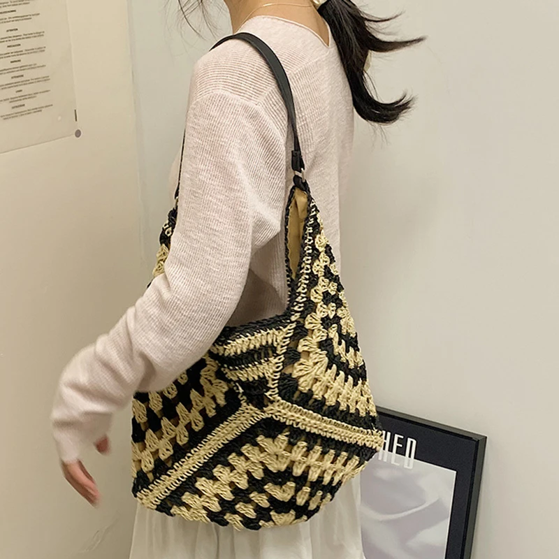 Popular Women's Woven Straw Shoulder Bag Medium Size Handbag With Handle For Beach Vacation