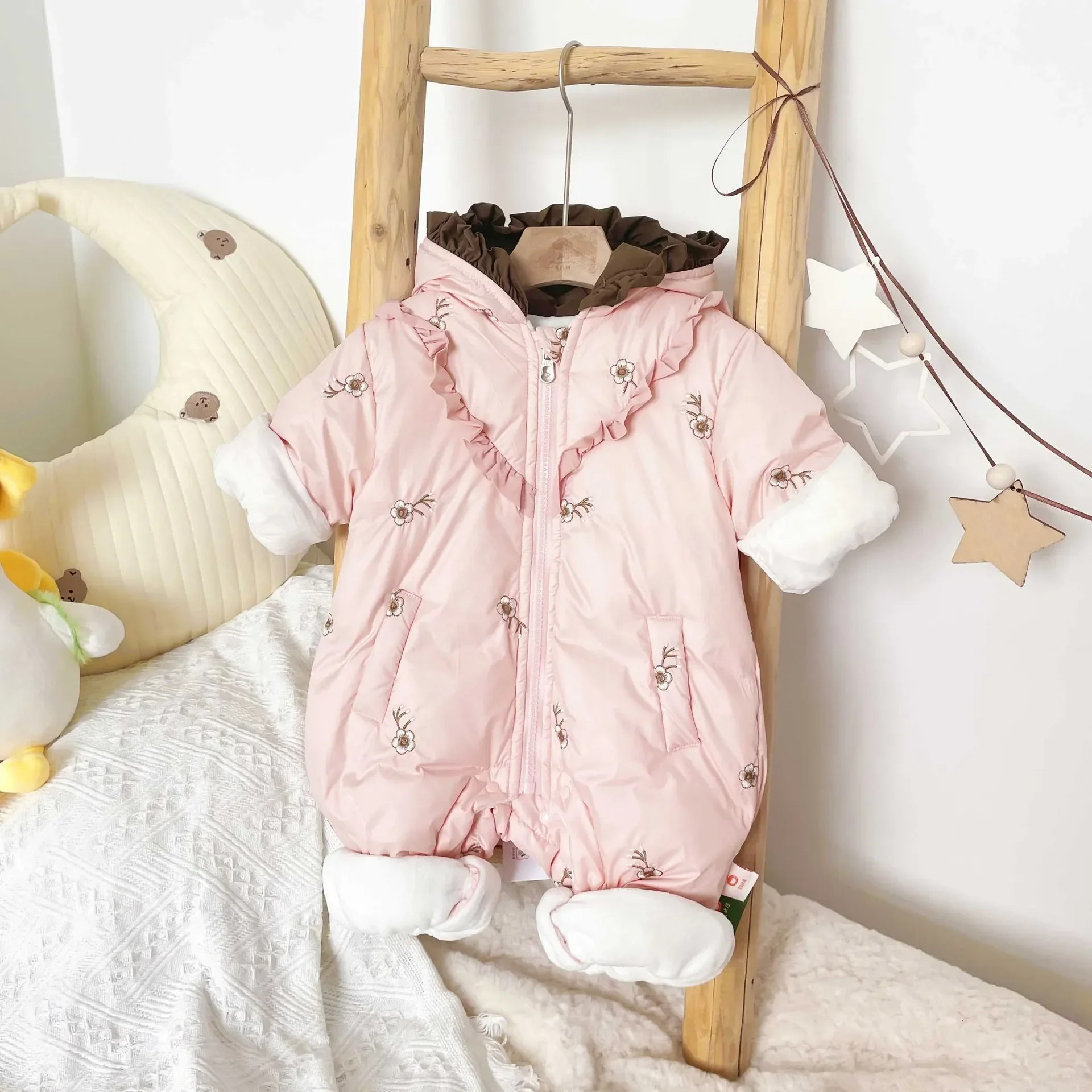 Winter 2023 Korean Infnat Girls Down Rompers Flower Printed Lace Hooded Border Baby Girls Jumpsuit Newborn Girls Snowwears