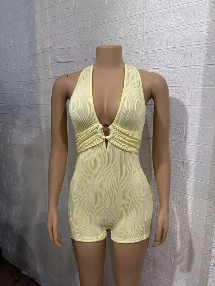 Damen Neckholder-Overall mit tiefem V-Ausschnitt, Ring-Ausschnitt, strukturiertem Rippenstoff, kurzer Jumpsuit, ärmelloser Bodycon-Playsuit, Sommer-Party-Outfit – Detail 7