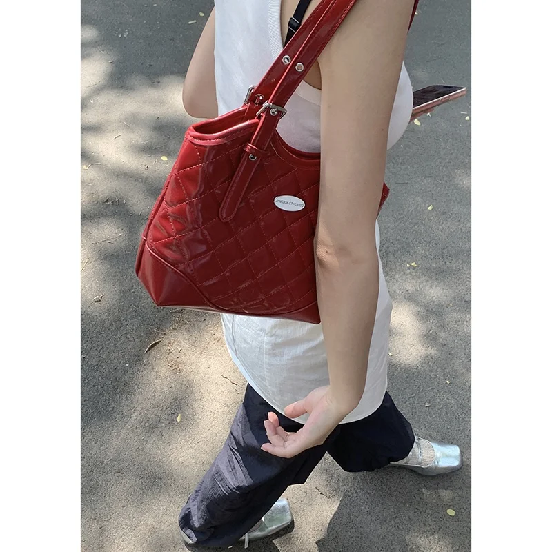 

Fashionable Large Capaci Tote Bag Women's Underarm 2025 New Sle Diamond Grid Commuter Bag Single Shoulder Soft PU Leather