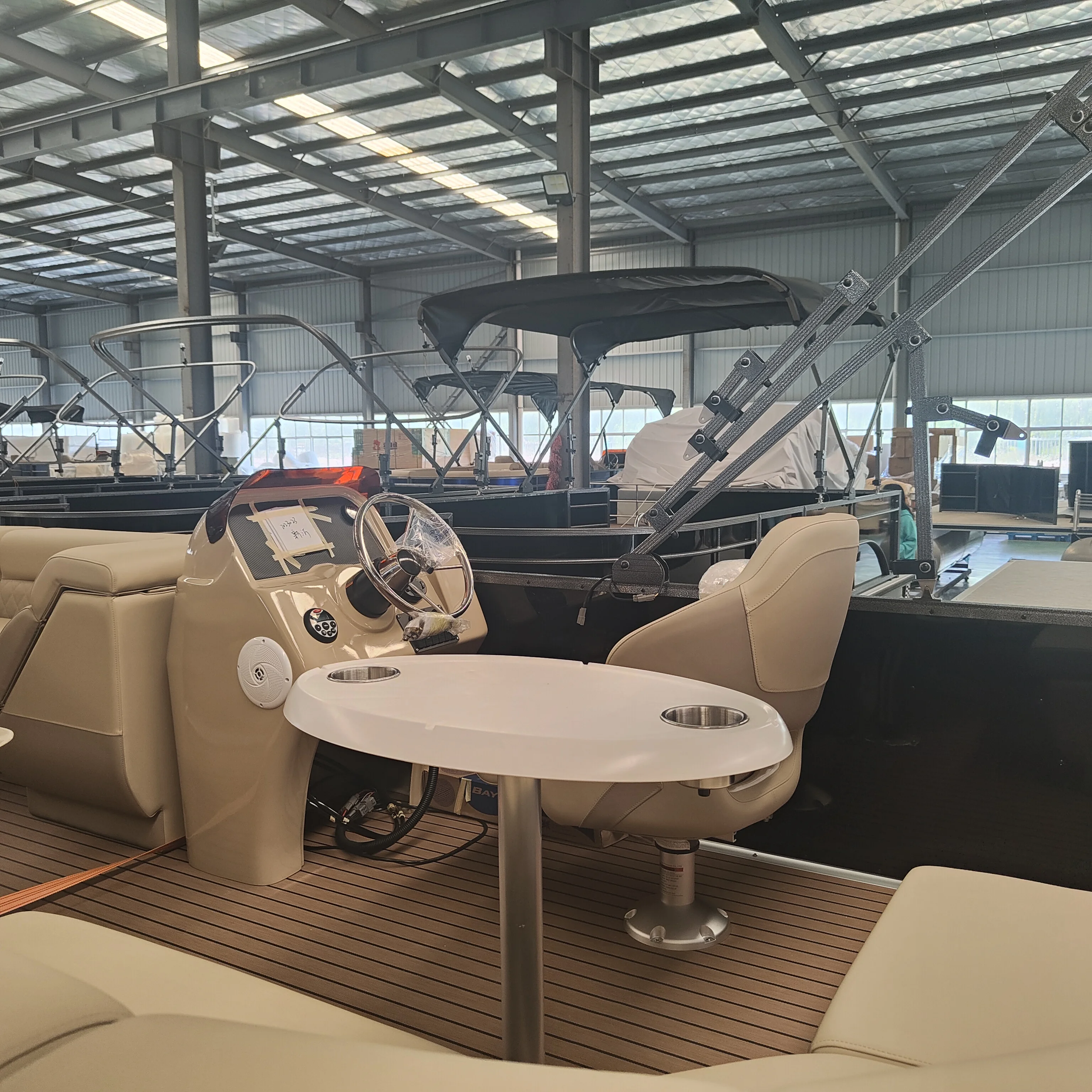 Allhouse Barca pontone da 25 piedi La migliore barca da fiume Galleggiante Barca a remi pontone premium in vendita