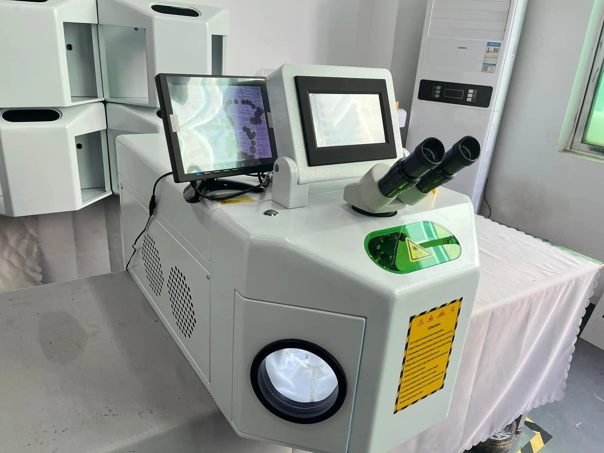 أفضل سعر سطح المكتب الصغير 1064nm YAG آلة إصلاح اللحام بالليزر الذهب والفضة لمورد المجوهرات لحام الليزر