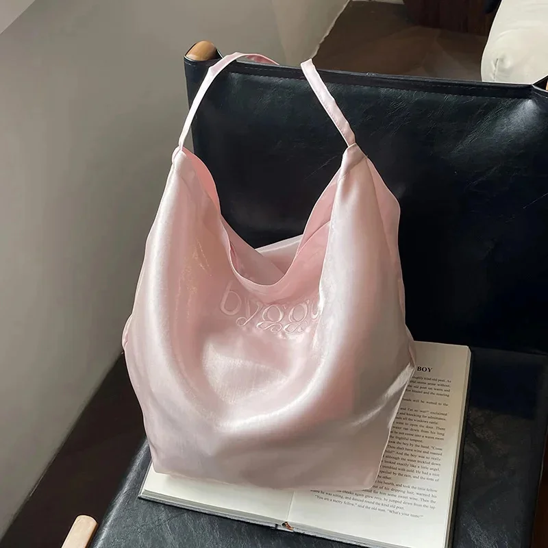 Korean New Fashion Satin Handbag Silk Tote Bags Women\'s Handbag Niche Design Shoulder Bag Fashion Leisure Commuter Bucket Bag