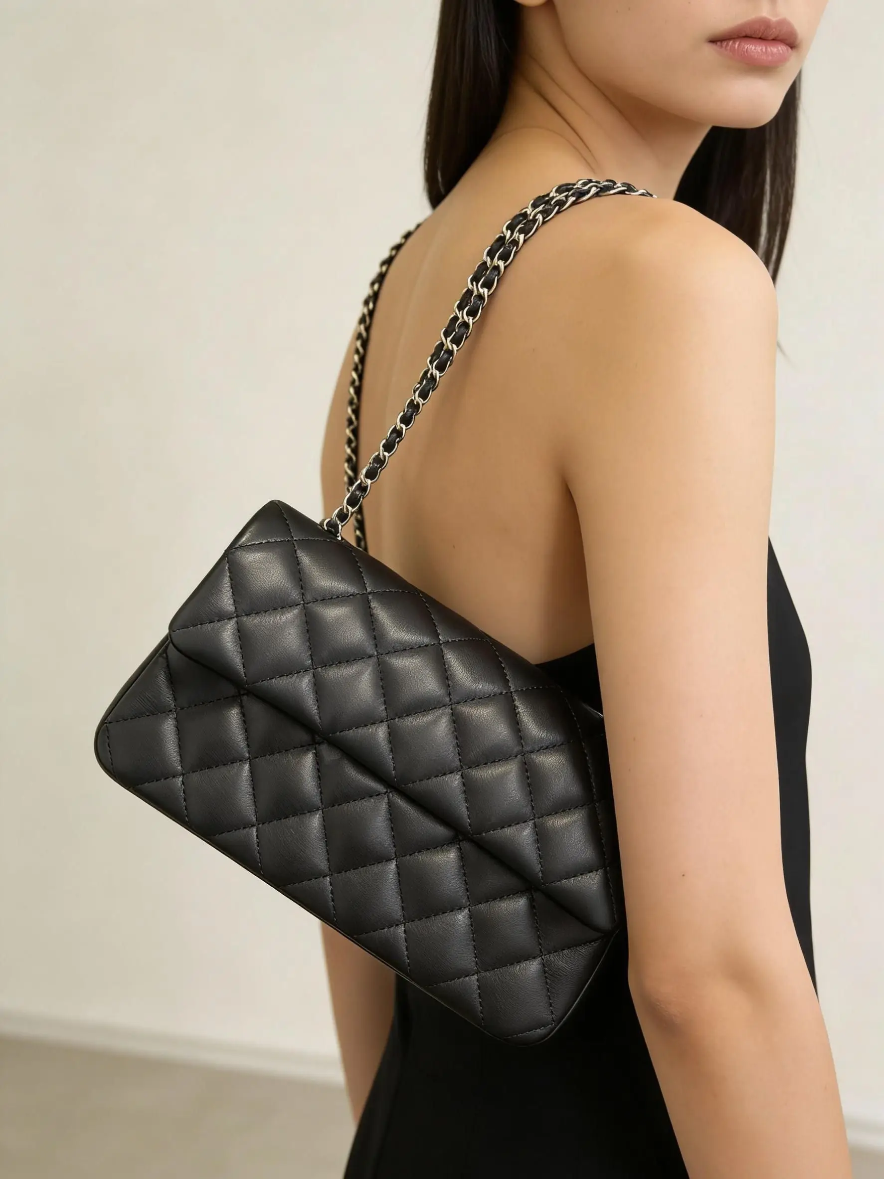 

Модная кожаная сумка-кроссбоди с цепочкой, маленькая женская сумка с золотым шариком, стильная сумка для женщин, люксовая сумка.