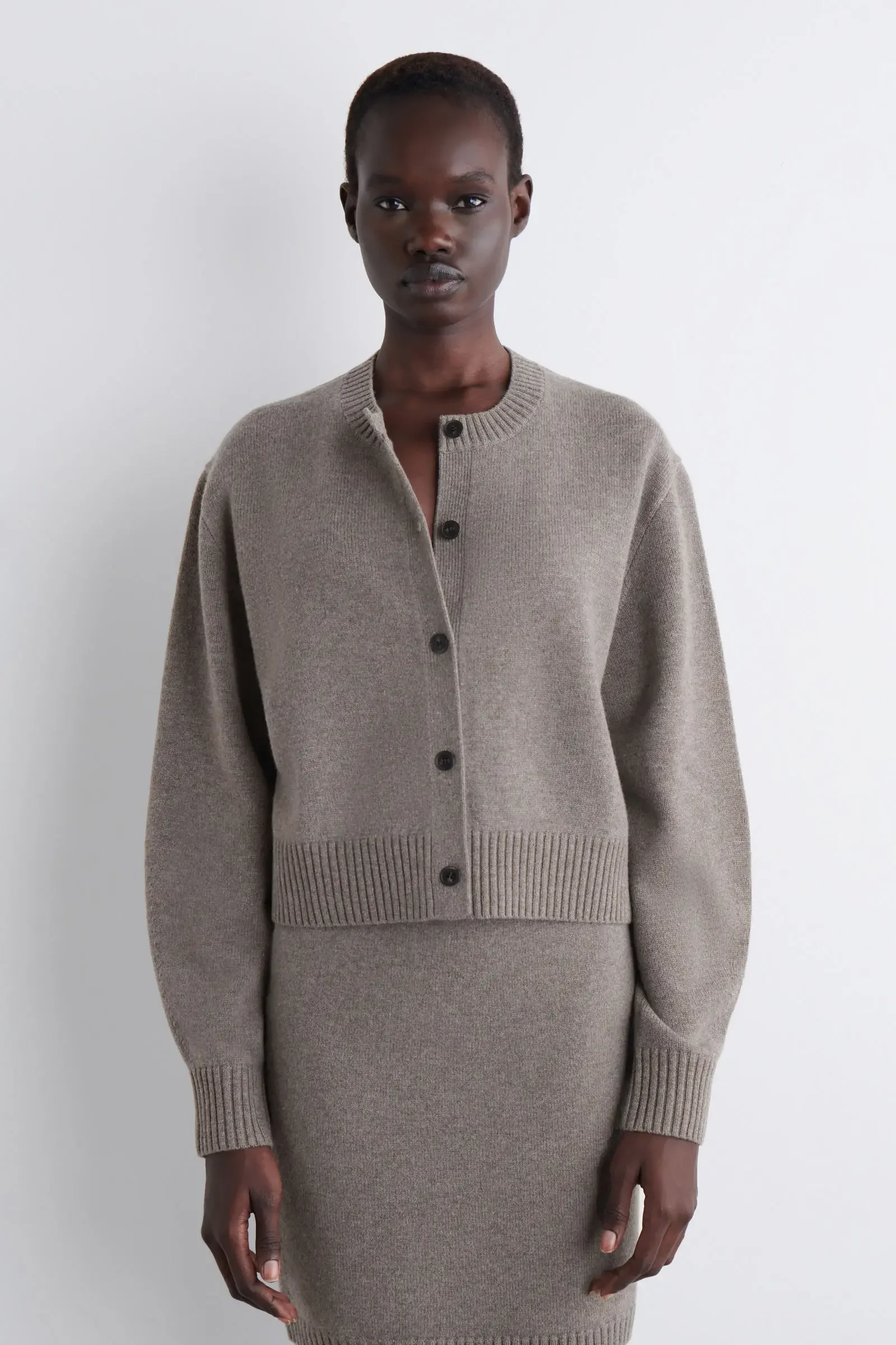 زي أثيري 2025 YAZHIMEI شتاء نمط جديد من الموضة النسائية غير الرسمية القياسية رقبة مستديرة رمادي المخلوطة سترة مشغولة من الصوف #6