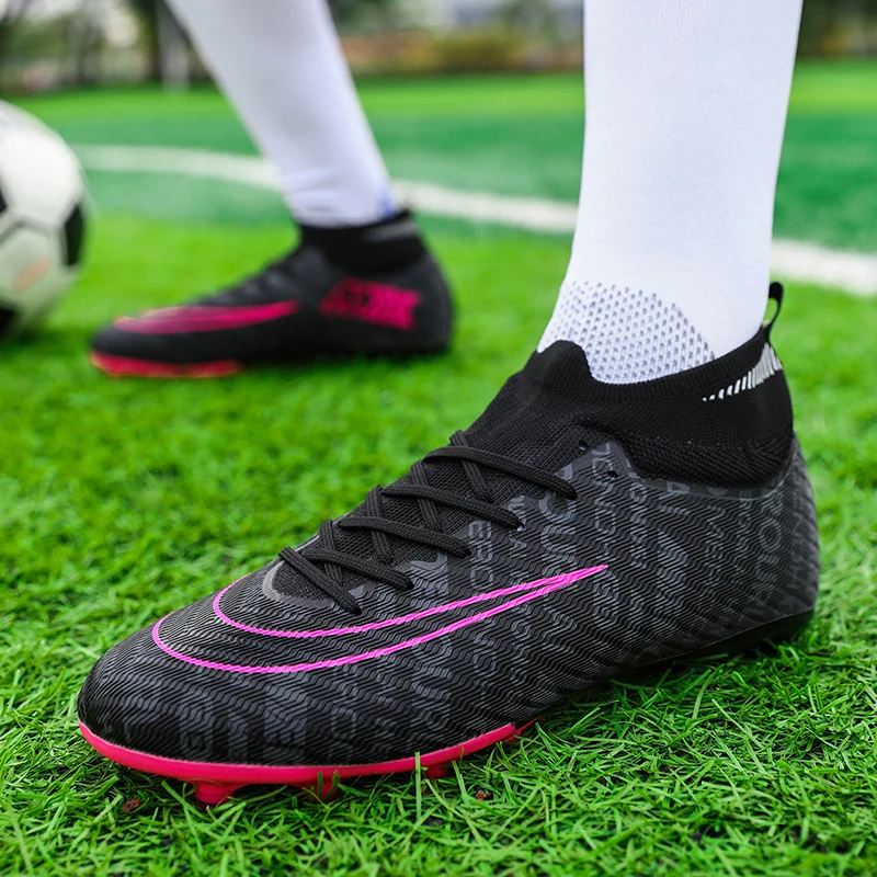 New Top Quality Men Training Football Boots Ultralight Training Shoes Drop Shipping Soccer Shoes Comfortable Ankle Grass Cleats