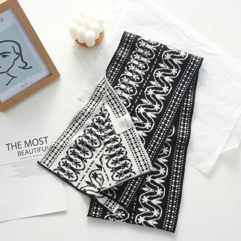 Renaissance Castle Jacquard Double-Sided Two-Color Thin Knitted Scarf for Women Autumn Winter Bandage Dress Color Matching Scarf