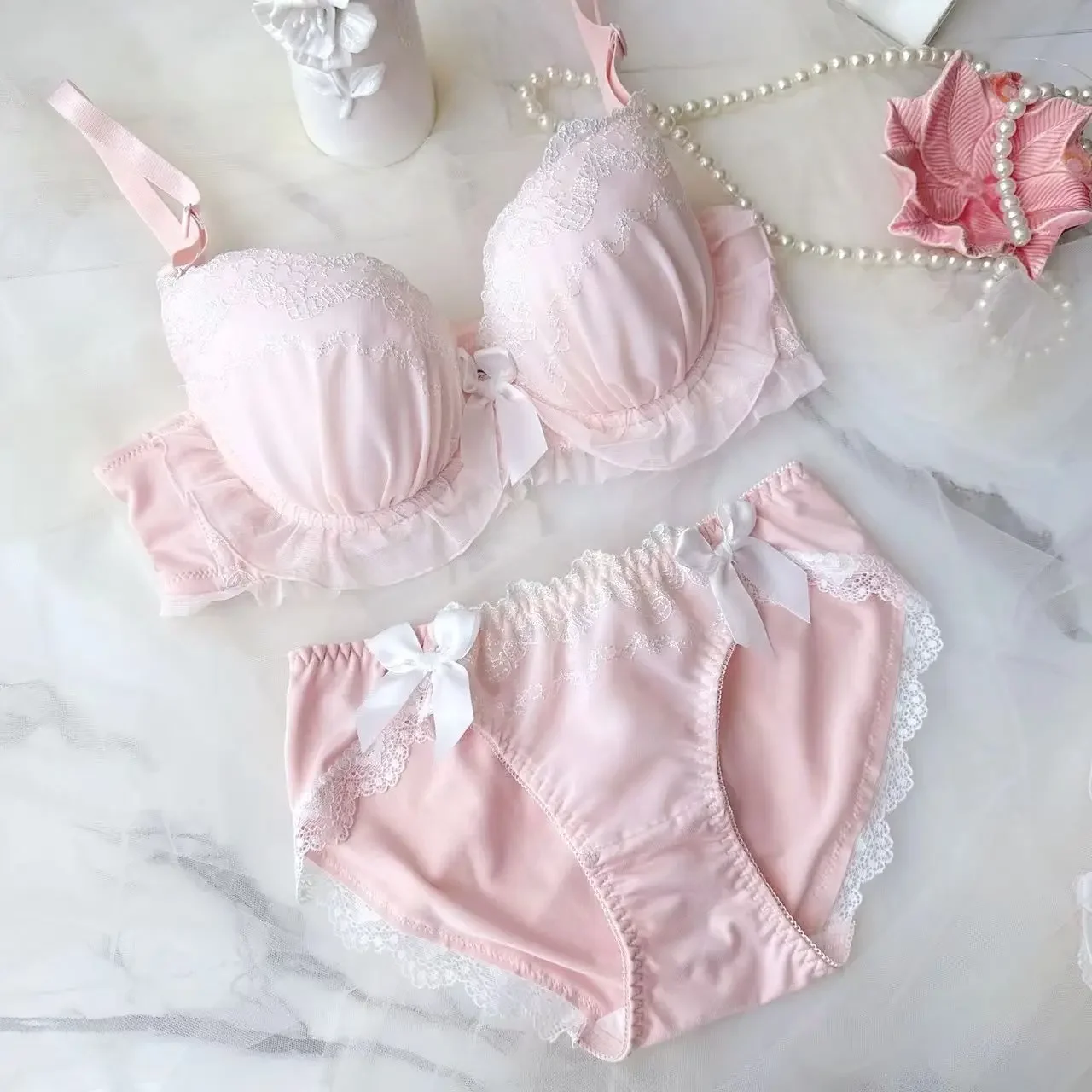 

Super beautiful embroidery bras two-color thin cup college style student girls cute gathered sexy underwear bra set