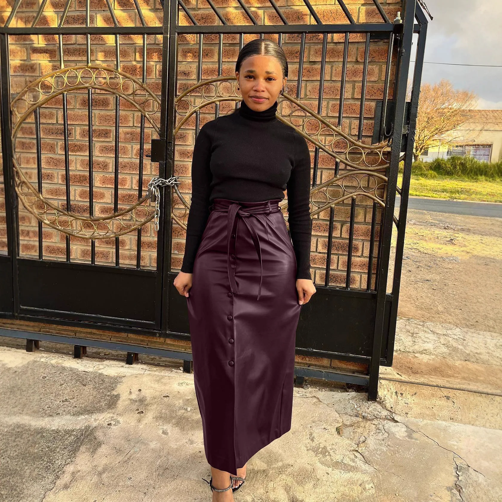 우아한 Pu 가죽 롱 스커트 여성 패션 가을, 겨울 의류 빈티지 벨트 하이 웨이스트 맥시 스커트 캐주얼 streetwear