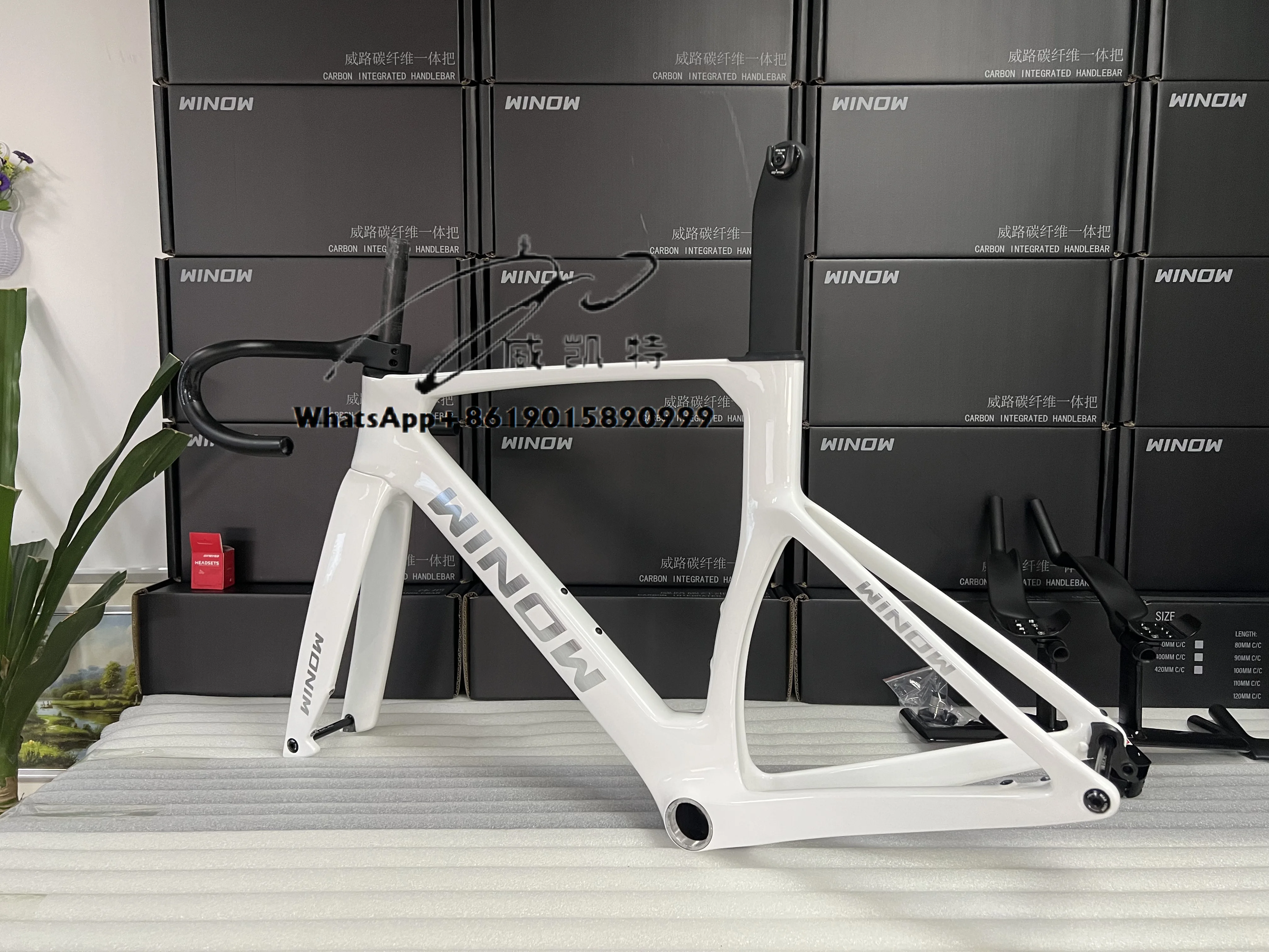 

2024 WR054 New Model 32C Aero Carbon Disc Brake Road Bicycle Bike Frame T47 with UDH Hanger Fit for Mechanical&Di2