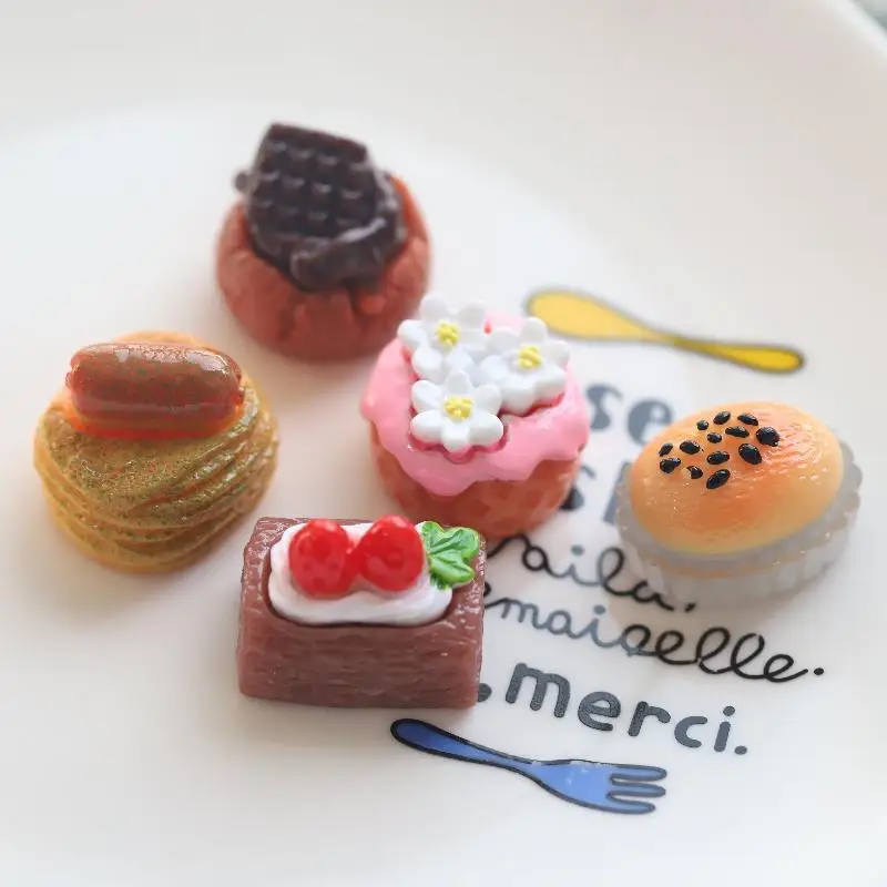 Three Little Flowers Cake, Chocolate Dessert, Hot Dog, Black Sesame Bread Doll, House Decor, 2.0x2.0cm, 10 Pcs