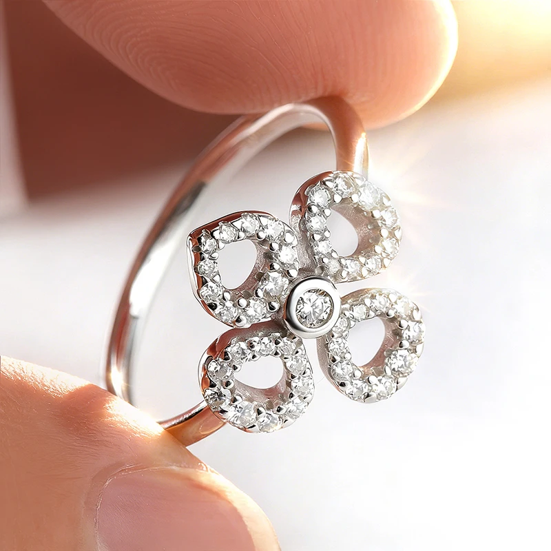 טבעת פרח Moissanite