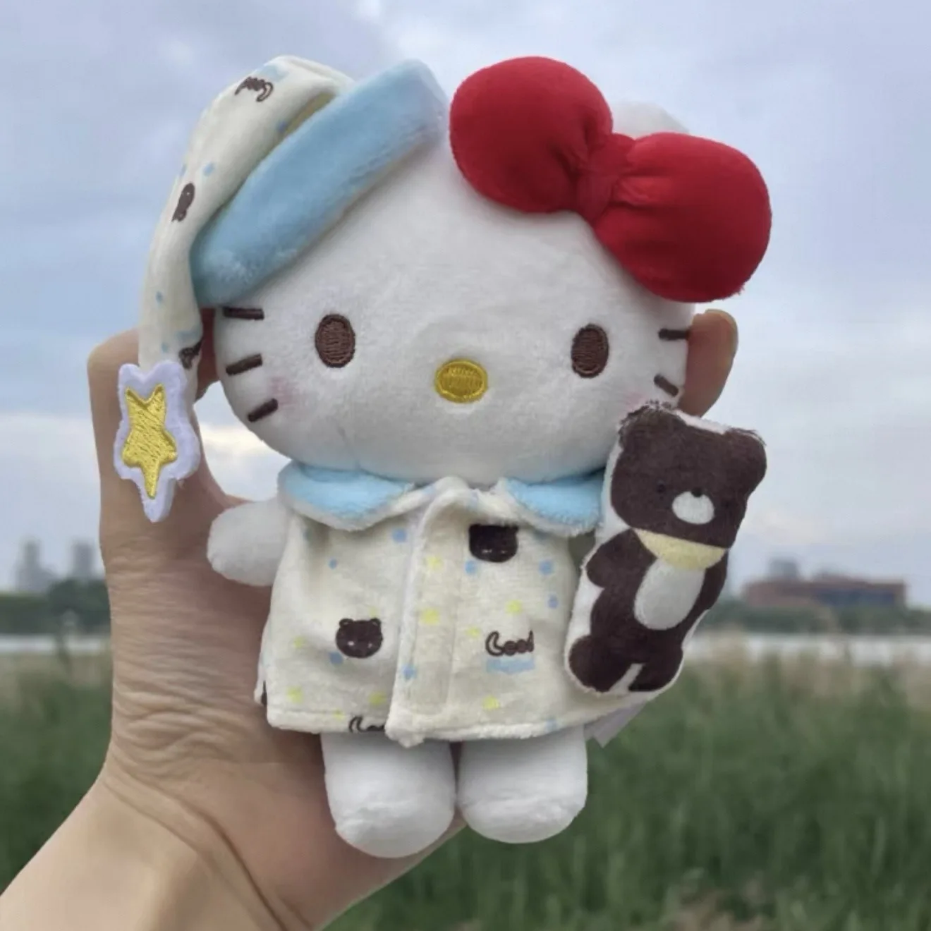 Breloczek Sanrio Hello Kitty 12 cm, urocza pluszowa zawieszka z kreskówki, ozdoba do torby, brelok do kluczy samochodowych, akcesorium do plecaka dla kobiet i dziewcząt.