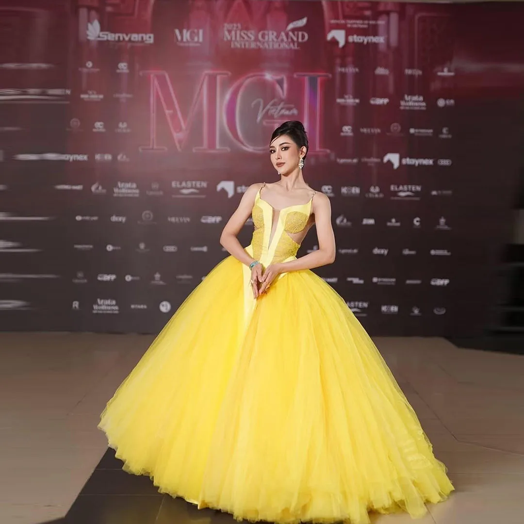 

Charming Golden A-line Floor Length Prom Dresses Princess Spaghetti Straps Tulle Ball Gown Women Pageant Evening Gowns Customize