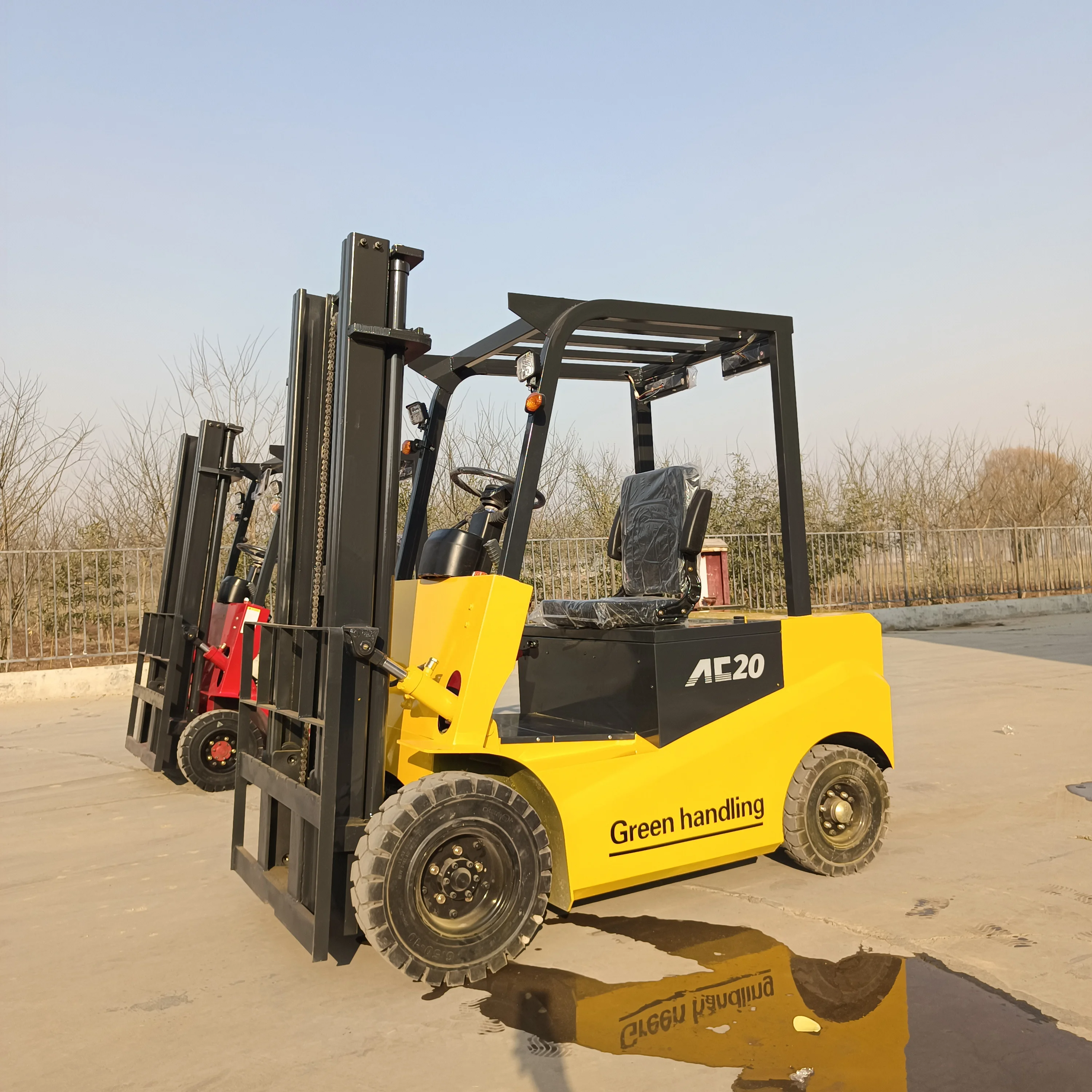 Best-selling all-electric balance forklift 2T 3.5M 4M four-wheel drive, lifting height 3m-4m, suitable for warehouse use