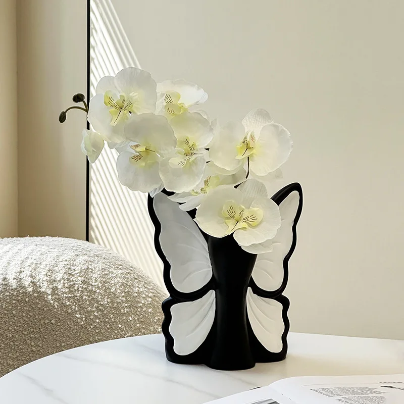 French Medieval Style Butterfly Vase High End Home Living Room Decoration Ornaments Artistic Flower Arrangement Resin Vase