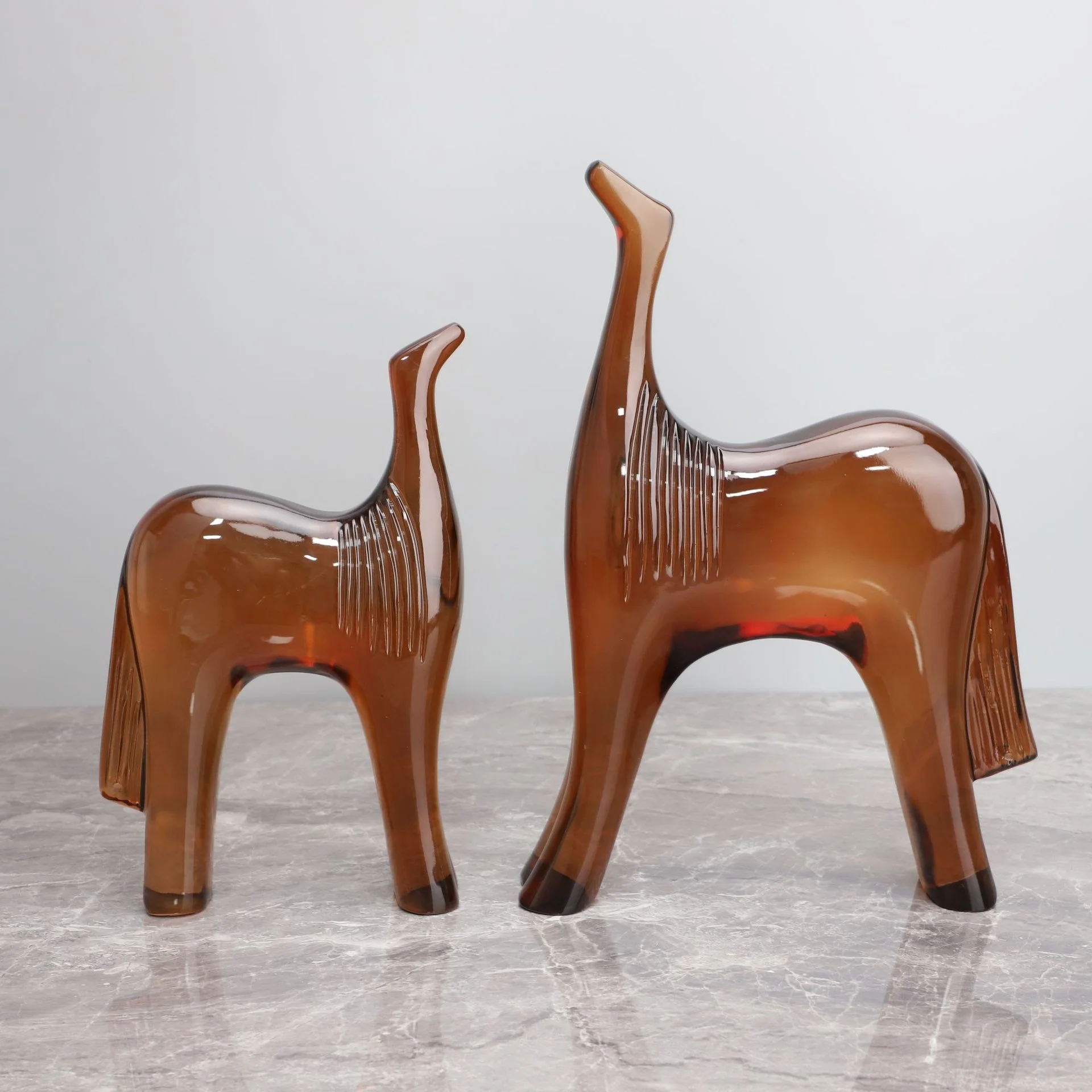 

Simple modern creative brown horse resin decoration model room sales department home porch living room soft decoration