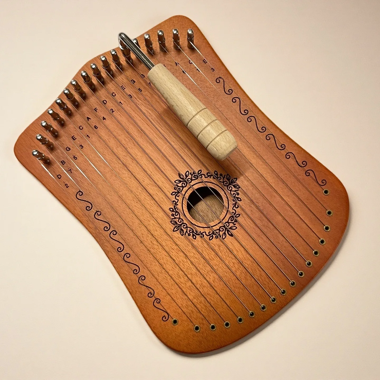 Minor harp plucked 17-tone lyre