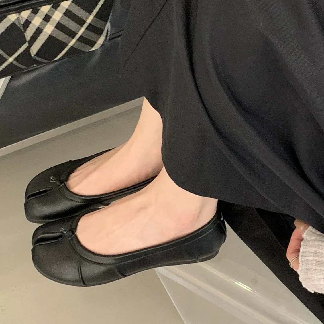 Echte Leder Tabi-Toe Ballerinas für Damen mit chinesischem Knoten, weiche Slip-On-Flachschuhe zum Gehen – Detail 13