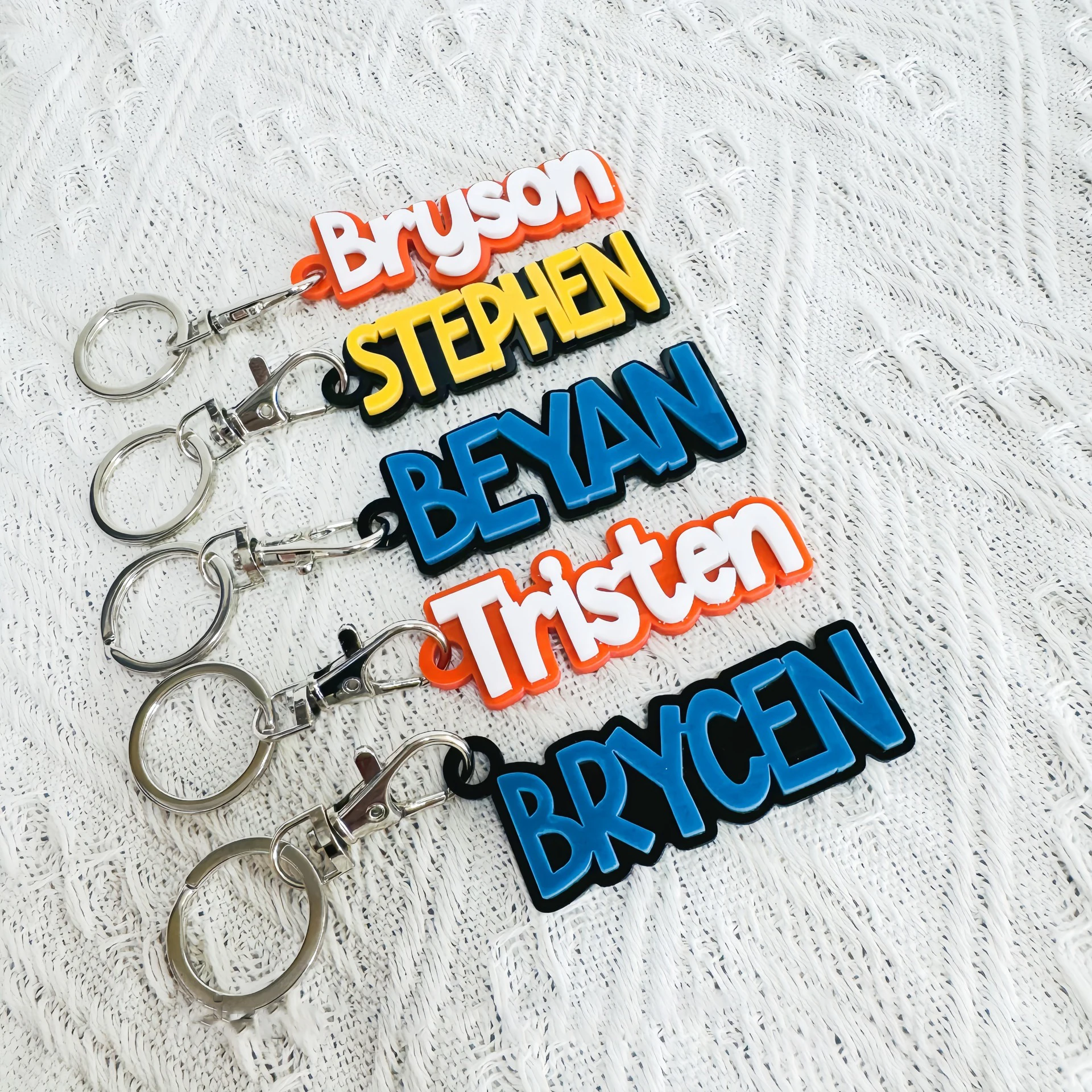 KADRUFI 3D Name Personalized Acrylic Soft Keychain In English In Hebrew Customized Nameplate Label Luggage Backpack Keyring Gift