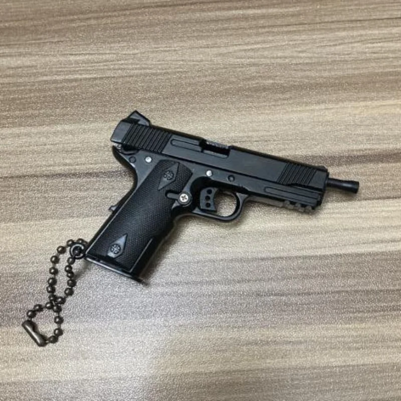 Mini Alloy Black M1911 Brelok do kluczy Odpinany model pistoletu zabawkowego Fałszywy pistolet Prawdziwa kolekcja Pubg Prop Prezent urodzinowy dla