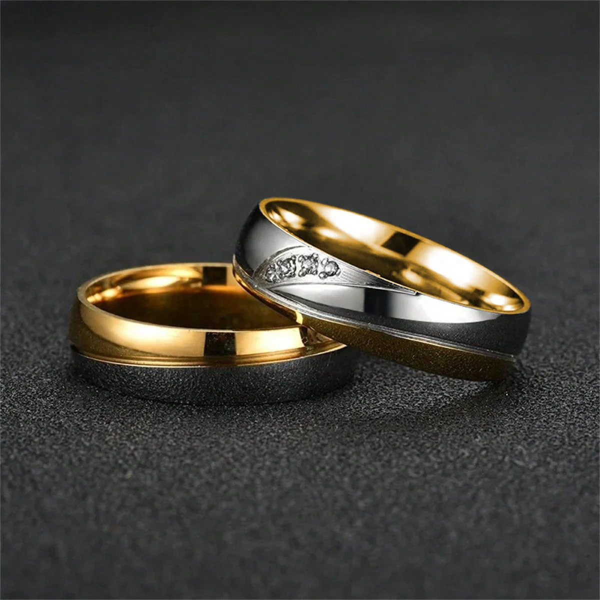 Fashion Stainless Steel Couple Rings For Men Women with Rhinestones Zirconia Rings Wedding Party Jewelry Valentines Day Gifts