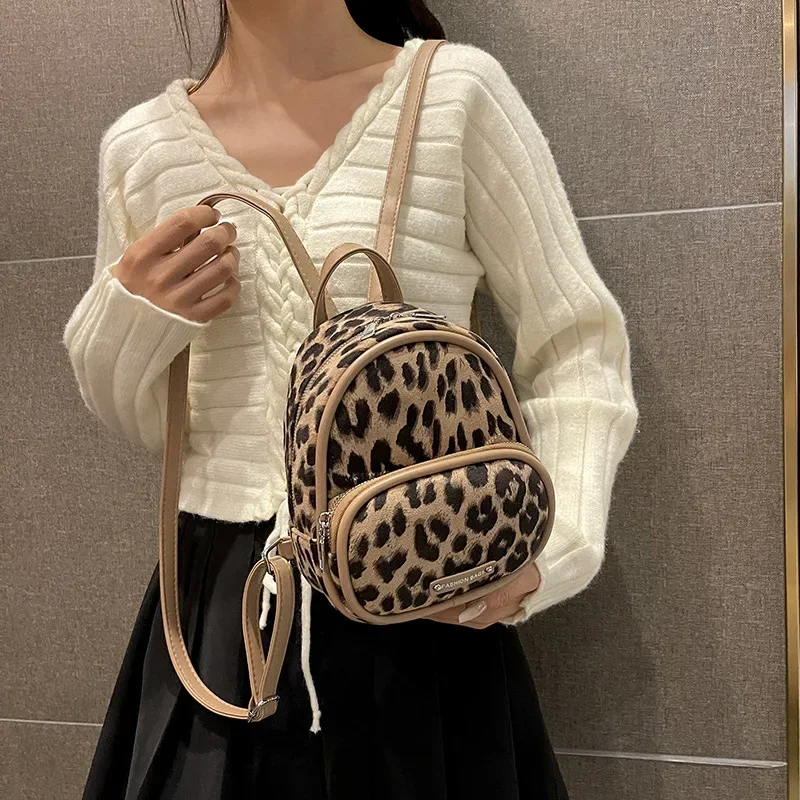 Mochila Retro con estampado de leopardo para mujer, Mini mochila para ir al trabajo, nueva tendencia, otoño e invierno, 2024