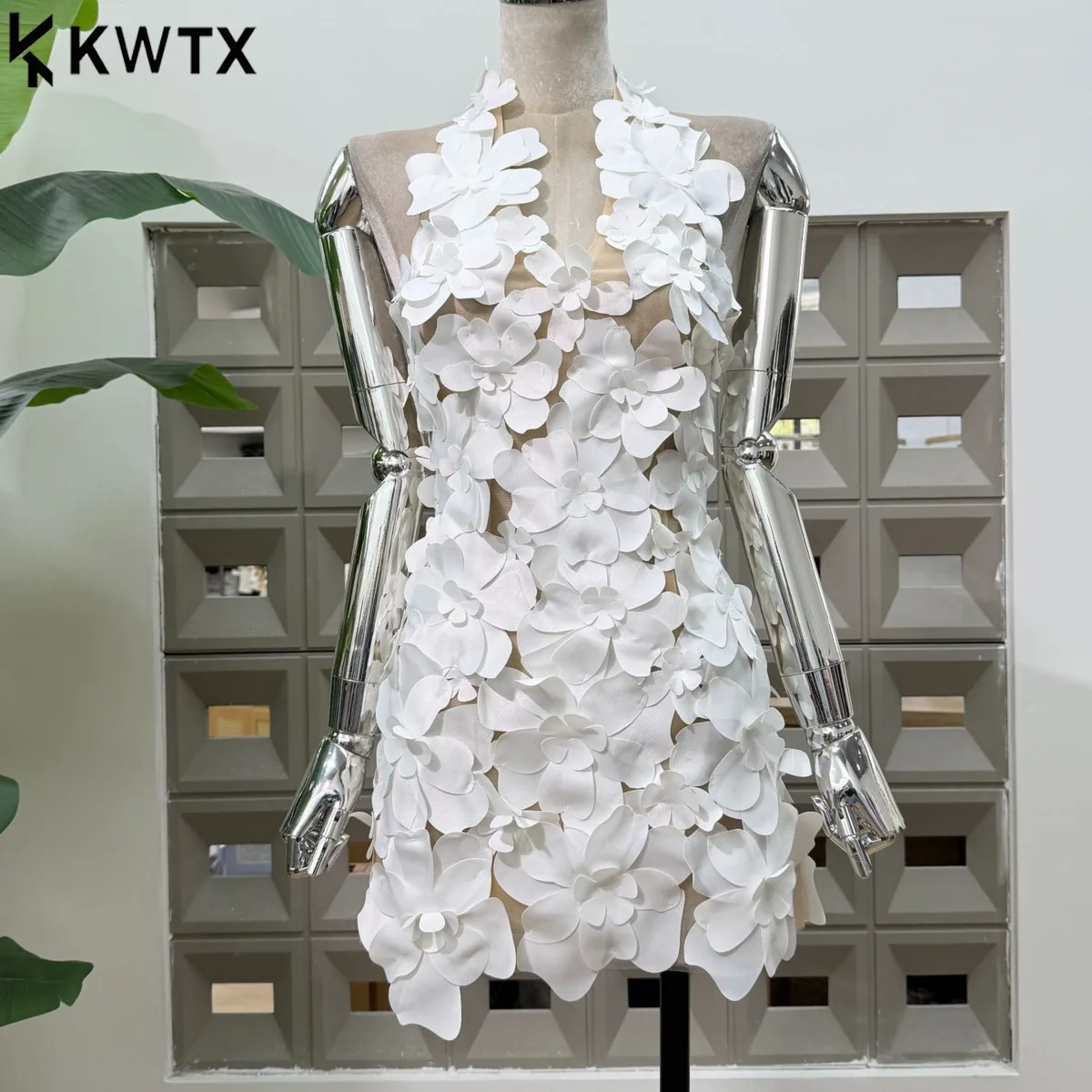 

KT 26 Trendy Women's 3D Floral Petal Mini Dress, Sheer Mesh Backless Party Dress Fairycore Style Gala & Date Outfit, Chic Slim