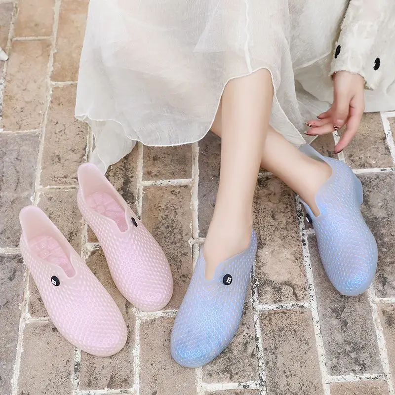New Honeycombed Rain Shoes Woman Waterproof Slip on Low Heels Women's Designer Jelly Water Shoes Ladies V Cut Clear Rainshoes