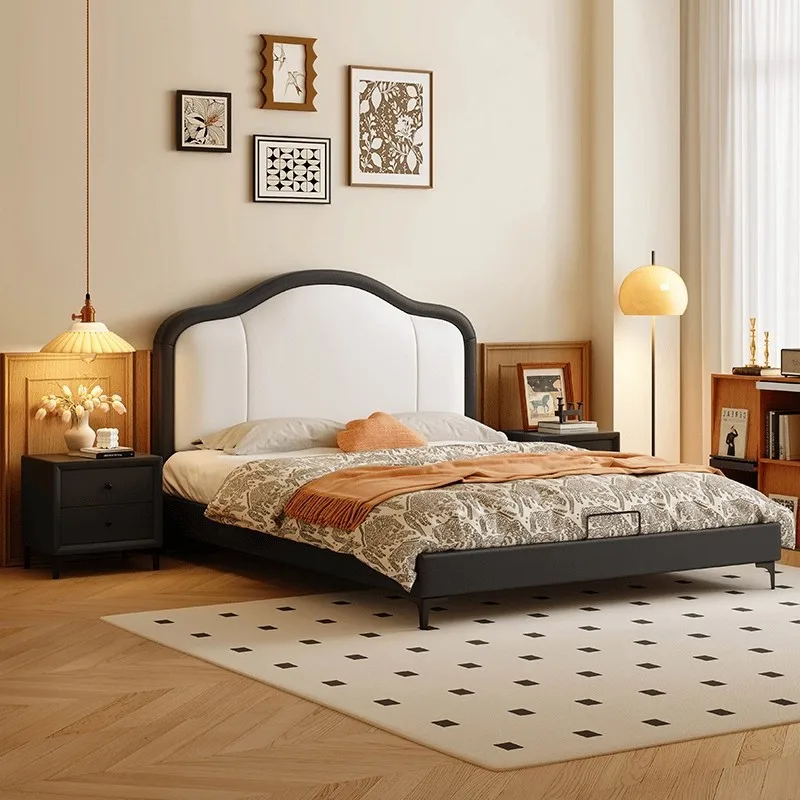 

Modern simple light luxury master bedroom French cream wind petal bed double 1.8 solid wood technology cloth 1.5 meters bed