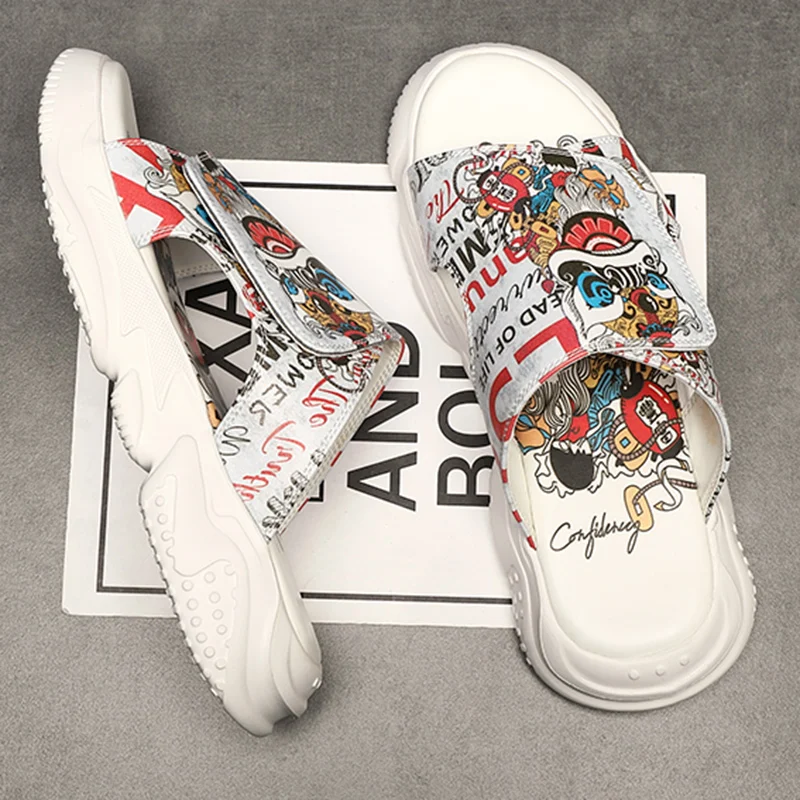 Guofeng Kirin graffiti men's sandals 2024 new step on poop feeling thick bottom bread slippers anti-slip wear-resistant flip-flo